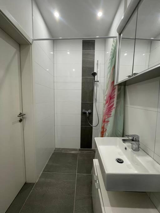 Exklusive Flughafen-Messe Apartment Naehe Duesseldorf Duisburg Buitenkant foto
